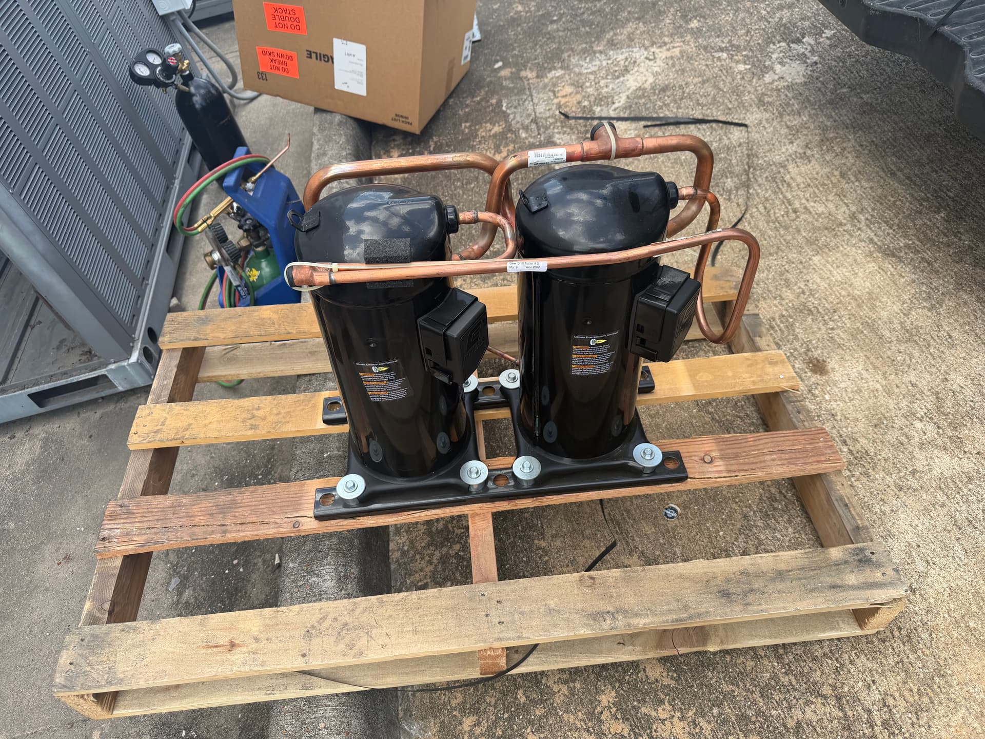 Gallery photos for Double Compressor Replacement on a 12.5-Ton Commercial System: Image #1