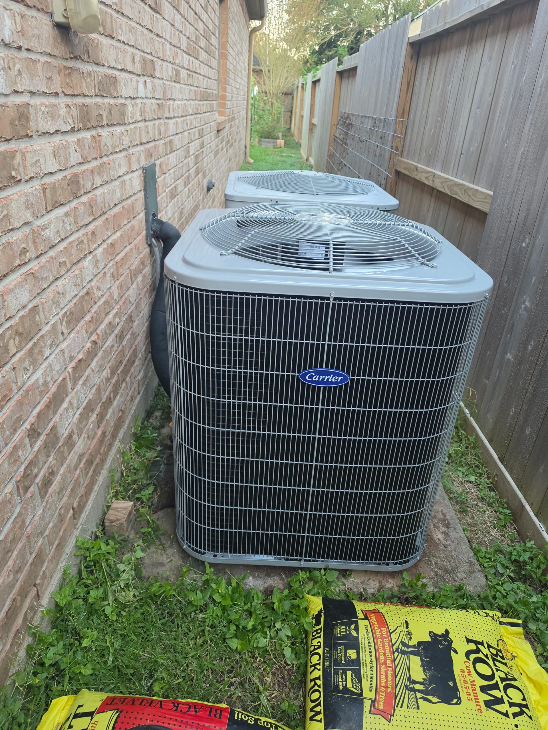 Gallery photos for Old AC System Replaced with a New Carrier 15 SEER Setup: Image #2